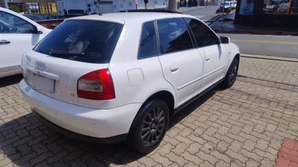 Audi A3 1.8 20V (aut)