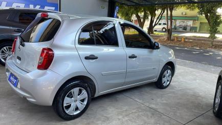 Nissan March 1.0 12V S (Flex)