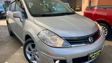 Nissan Tiida SL 1.8 (flex)