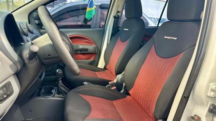 Fiat Uno Sporting 1.4 8V (Flex) 4p