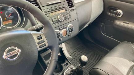 Nissan Tiida SL 1.8 (flex)