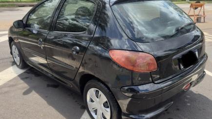 Peugeot 206 Hatch. Presence 1.4 8V (flex)