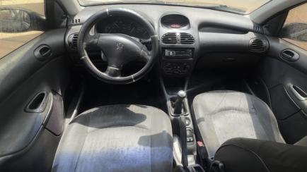 Peugeot 206 Hatch. Presence 1.4 8V (flex)