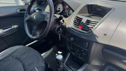 Peugeot 207 Hatch XR 1.4 8V (flex) 4p
