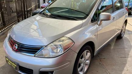 Nissan Tiida SL 1.8 (flex)