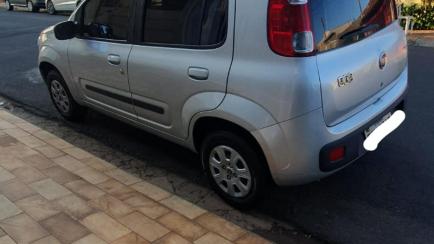 Fiat Uno Vivace 1.0 8V (Flex) 4p