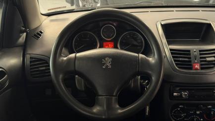 Peugeot 207 Hatch XR 1.4 8V (flex) 4p