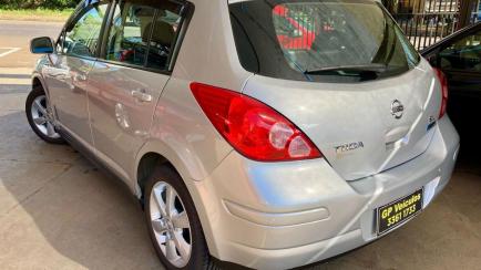 Nissan Tiida SL 1.8 (flex)