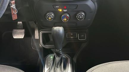 Jeep Renegade 1.8 Sport (Aut)