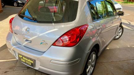 Nissan Tiida SL 1.8 (flex)