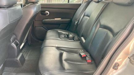 Nissan Tiida SL 1.8 (flex)