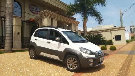 Fiat Idea Adventure 1.8 16V E.TorQ (Flex)